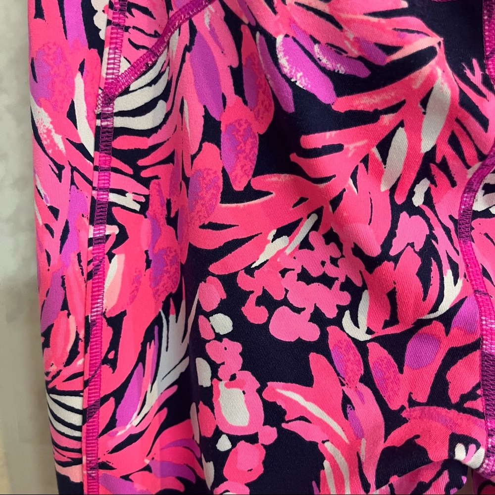 Lilly Pulitzer A Jungle In Here Cropped Luxletic Leggings Pink Navy Blue Large - Picture 10 of 11